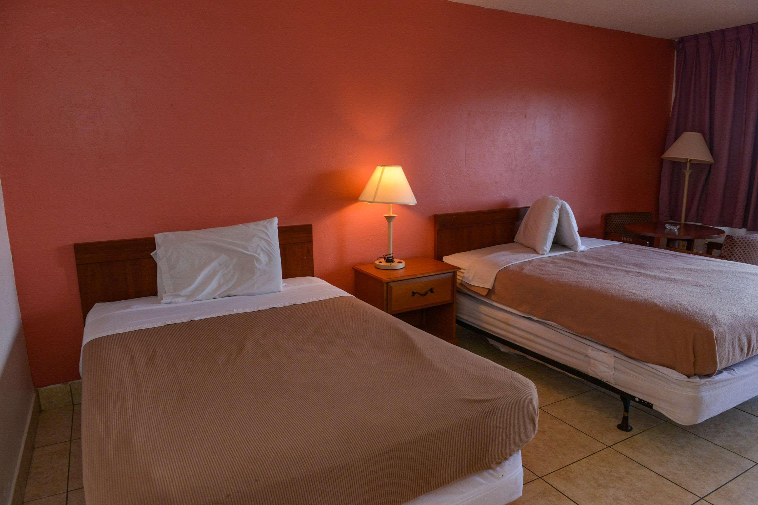 Econo North Lodge