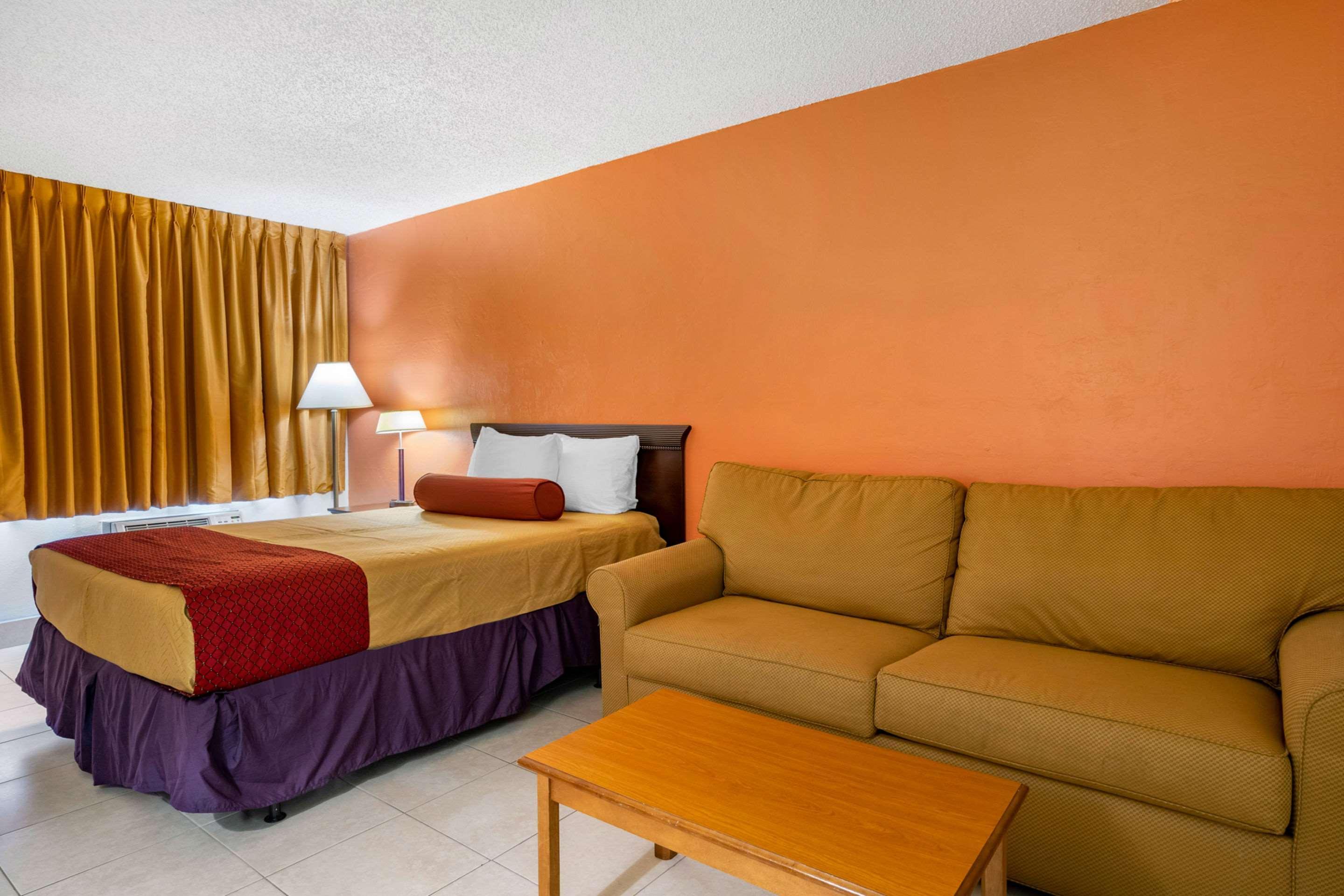 Lodge Econo North