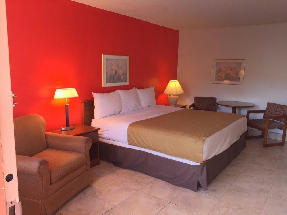Lodge Econo North