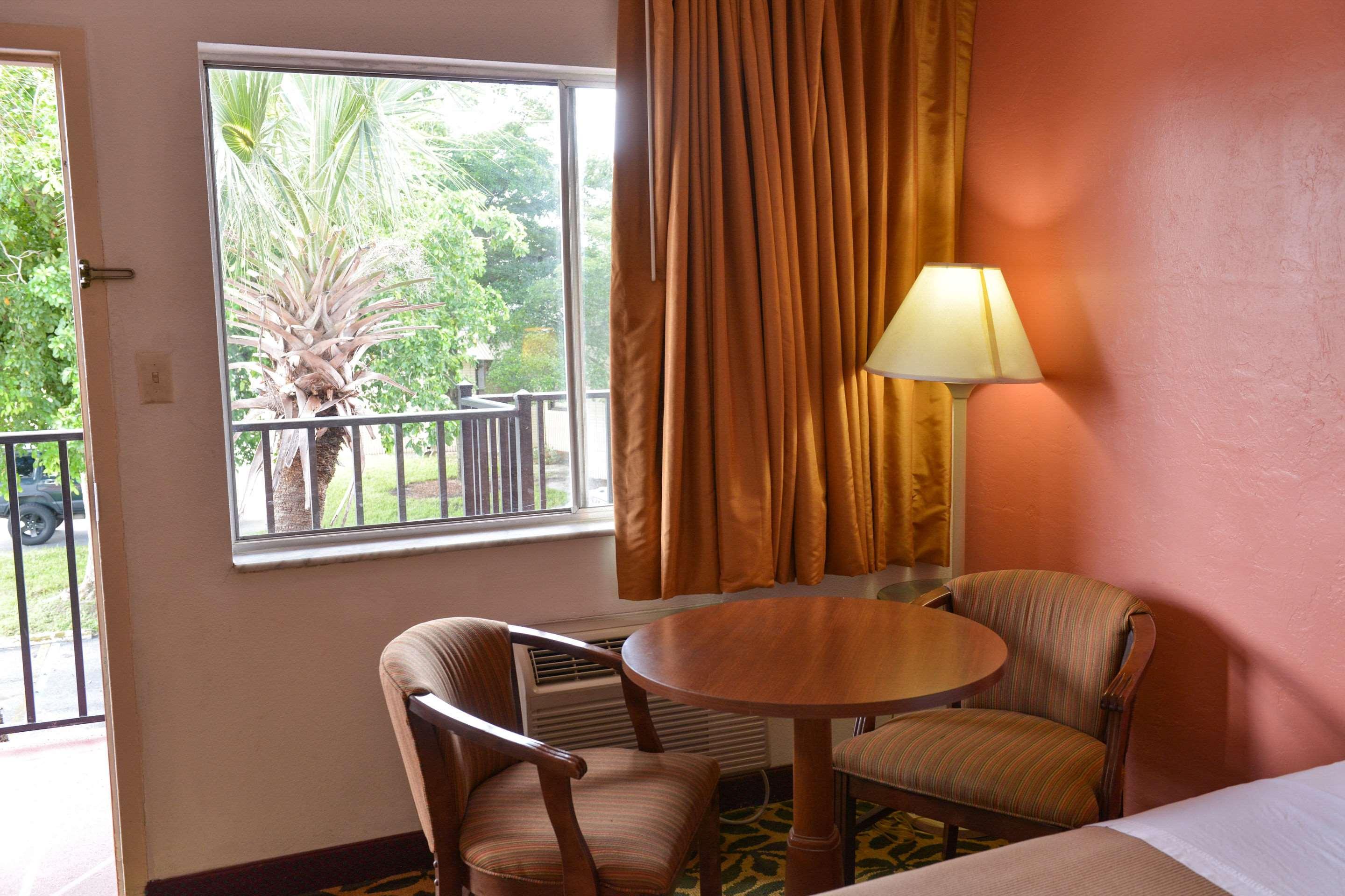 Lodge Econo North *