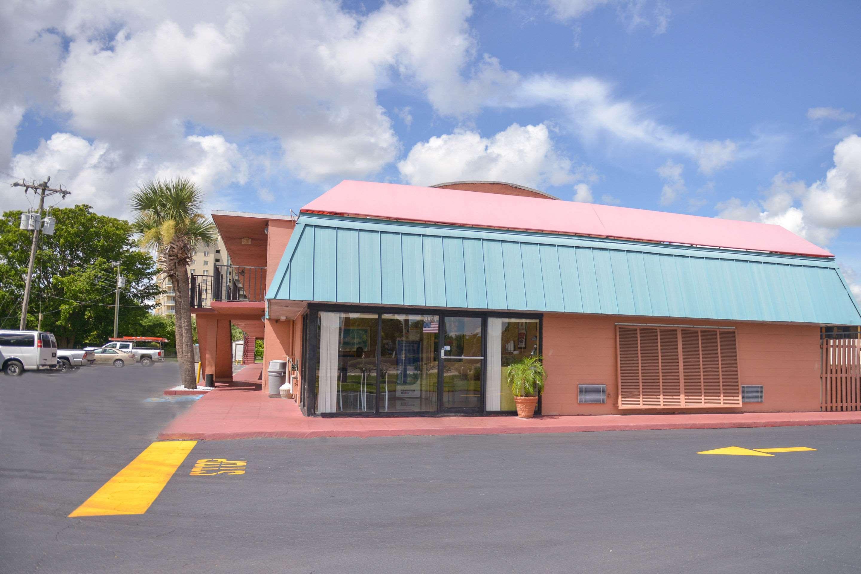 Econo North * North Fort Myers