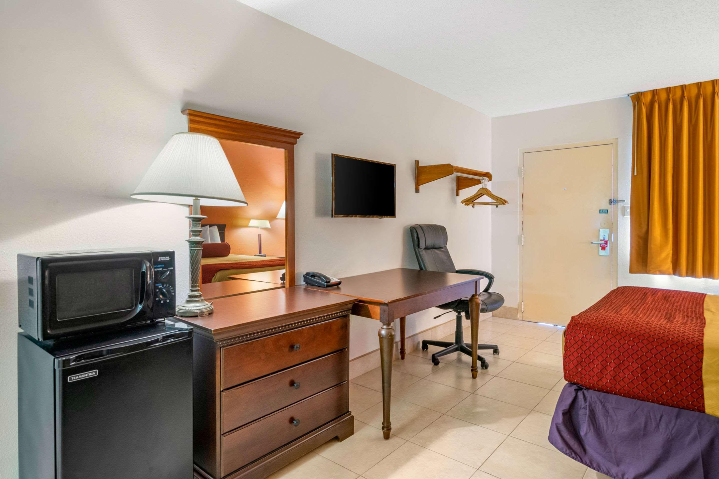 Lodge Econo North