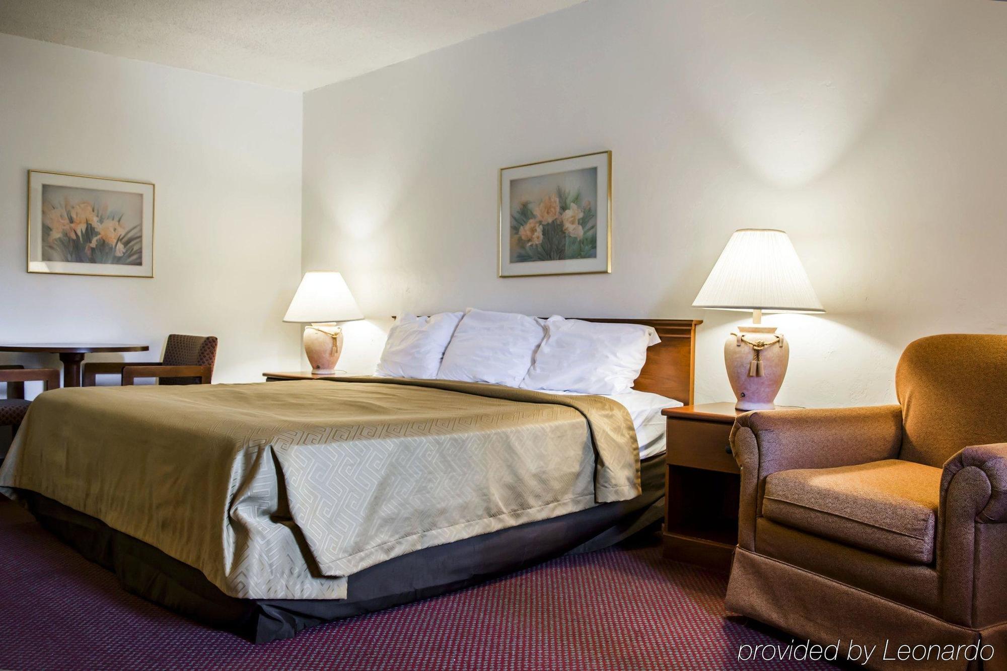 Lodge Econo North