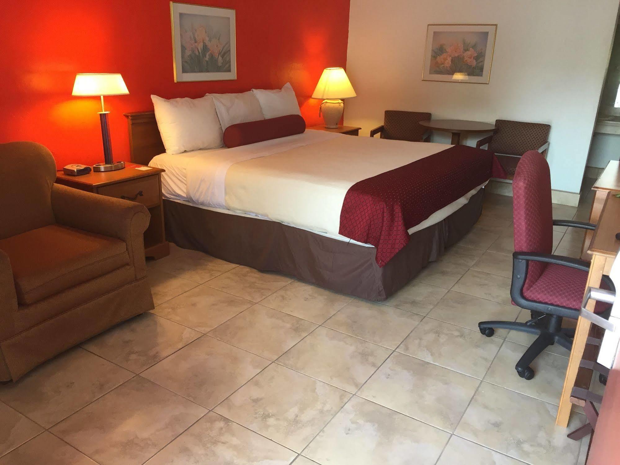 Lodge Econo North *